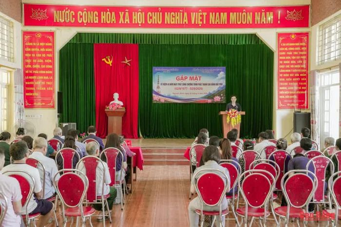 Các thế hệ những người làm phát thanh Cao Bằng gặp mặt, cùng ôn lại chặng đường một thời giữ sóng tại xã Nguyên Bình.