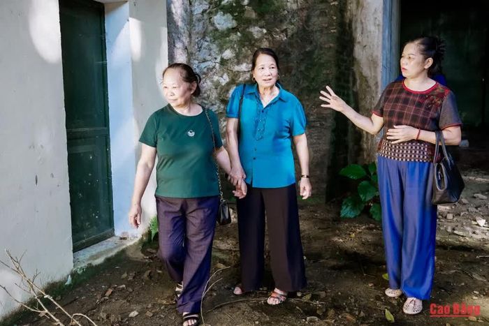 Các phát thanh viên, kỹ thuật viên từng công tác tại đây những năm 1980 - 1983 trở lại nơi làm việc năm xưa.