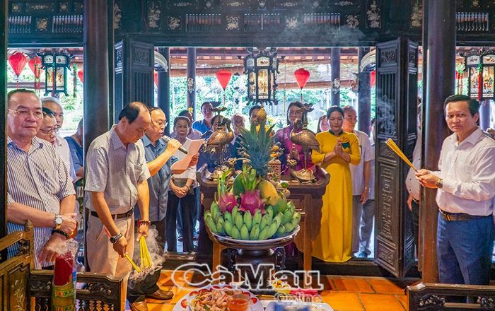 Lễ dâng hương Thượng thuỷ tổ họ Phạm Việt Nam - Đức Đô Hồ Đại Vương Phạm Tu diễn ra trong không khí trang nghiêm, thành kính.