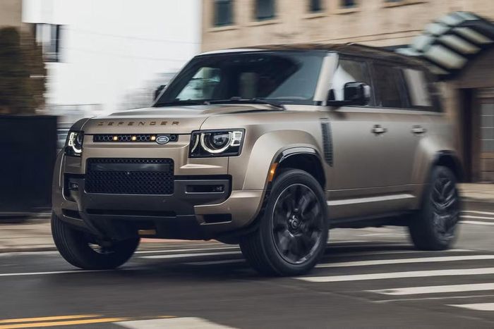 Land Rover Defender thế hệ mới lùi tới năm 2030 do xe đang bán quá chạy. (Ảnh: JLR)