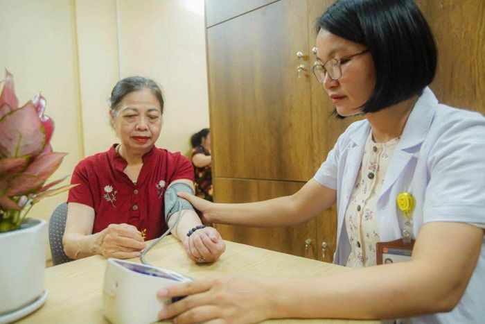 Các cơ sở chăm sóc sức khỏe ban ngày thực là giải pháp vẹn cả đôi đường cho gia đình và xã hội.