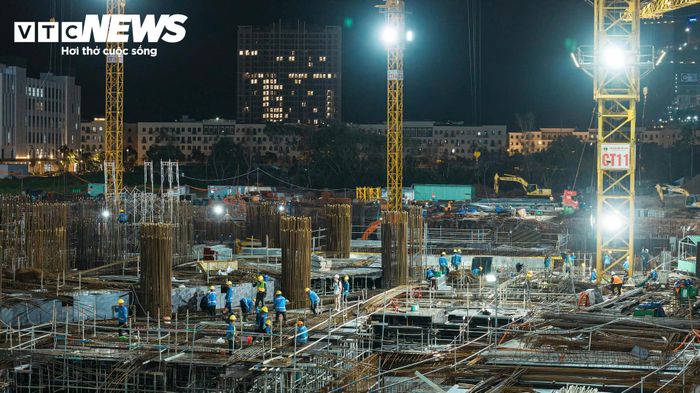 Khi mặt trời dần khuất bóng cũng là lúc ca làm việc tối bắt đầu tại cụm khách sạn Bãi Đất Đỏ.