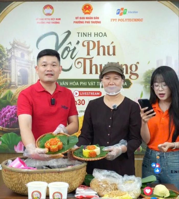 Chương trình livestream giới thiệu “Tinh hoa Xôi Phú Thượng - Hương vị truyền thống, sản phẩm OCOP”. Ảnh: Tuệ Lâm