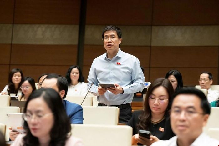 Đại biểu Quốc hội Hoàng Minh Hiếu (Đoàn Nghệ An) phát biểu thảo luận. Ảnh: quochoi.vn