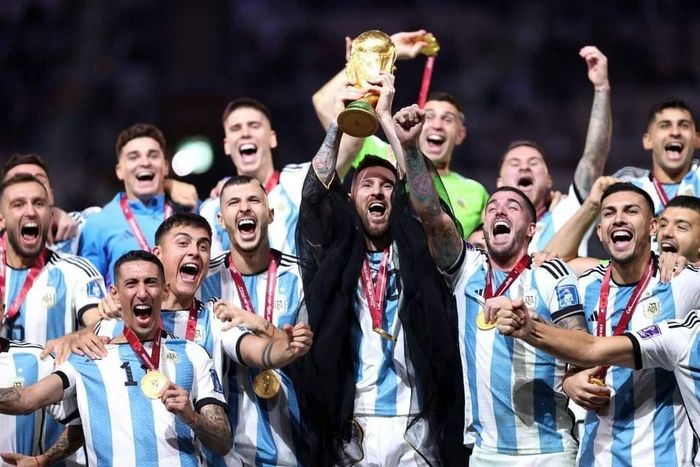 Messi lên ngôi vô địch thế giới năm 2022 cùng đội tuyển Argentina. Ảnh: FIFA