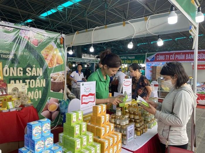 Hà Nội phát triển các chuỗi cung ứng dịch vụ, thương mại, công nghiệp, nông sản… với các địa phương vệ tinh. Ảnh minh hoạ: PV