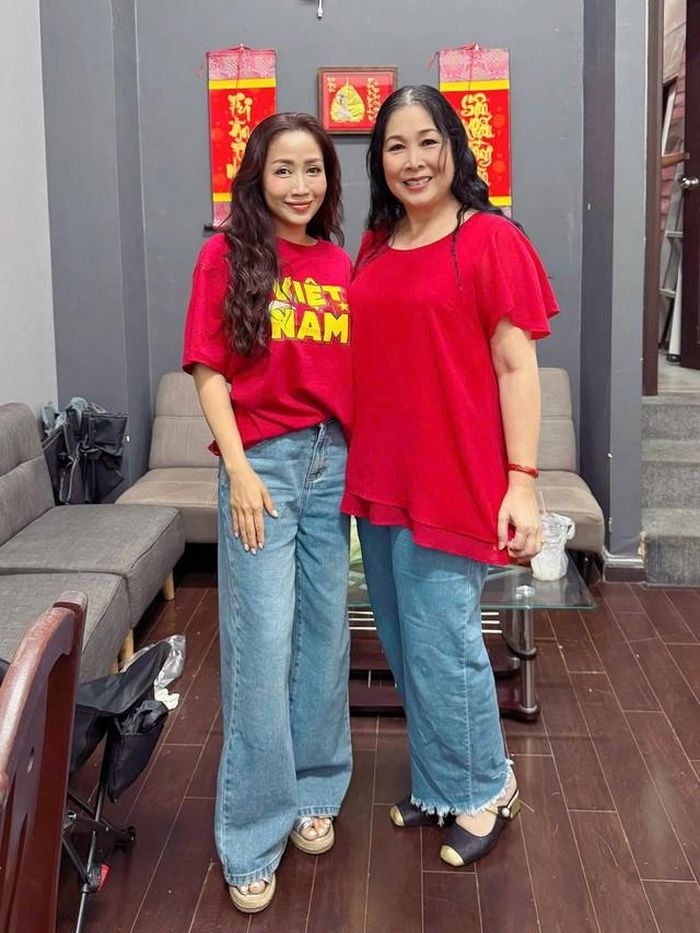 Đáng chú ý, khi NSƯT Ốc Thanh Vân trở lại Việt Nam sau thời gian sinh sống tại Australia, cô nhanh chóng tái xuất sân khấu và tiếp tục đồng hành cùng sân khấu kịch Hồng Vân. Điều này cho thấy mối liên hệ giữa nữ nghệ sĩ và nơi từng giúp mình trưởng thành không dễ bị khoảng cách địa lý hay những thay đổi trong cuộc sống làm phai nhạt.