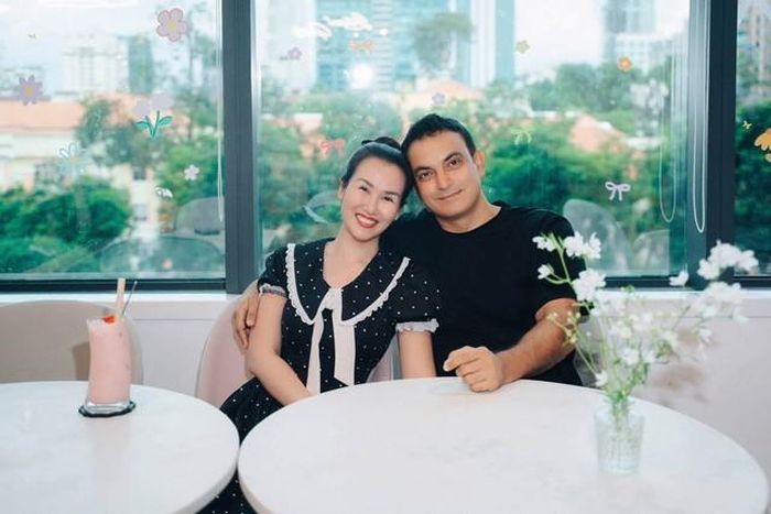 Hồi tháng 1, Võ Hạ Trâm và ông xã Vikas Chaudhary hạnh phúc kỷ niệm 7 năm về chung một nhà.