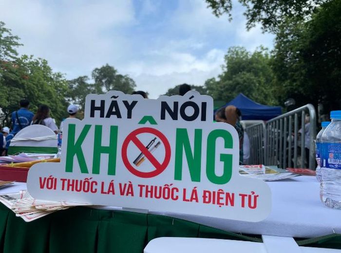 Nếu không có biện pháp quản lý kịp thời, các sản phẩm mới này sẽ thu hút thêm một thế hệ người sử dụng mới, đặc biệt là thanh thiếu niên và phụ nữ, làm ảnh hưởng đến thành quả nhiều năm qua trong công tác phòng, chống tác hại của thuốc lá. Ảnh: Trần Minh