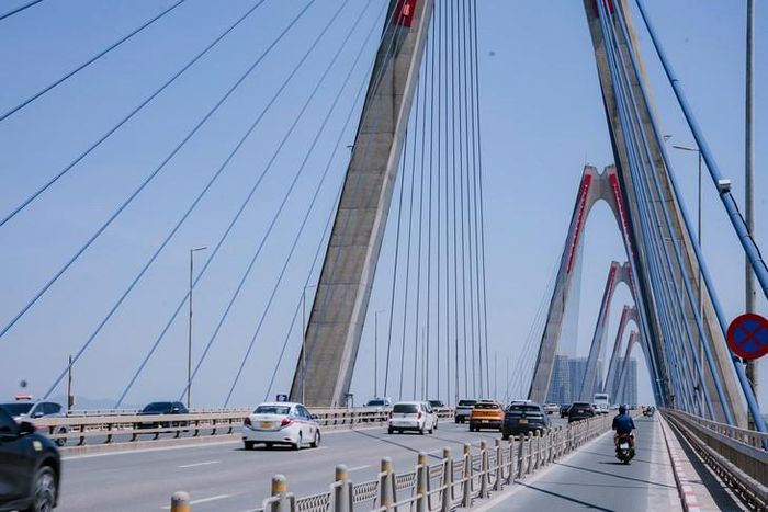 Từ tháng 9, giao thông trên cầu Nhật Tân dự kiến được tổ chức lại. (Ảnh Thành Long)