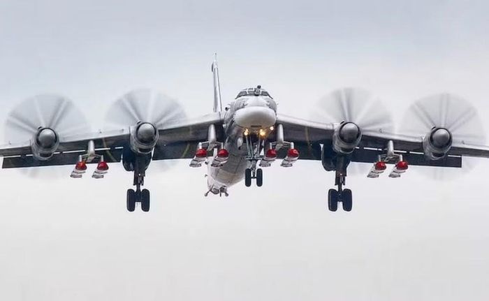 Tu-95 vì vậy không bị giới hạn bởi thiết kế ban đầu. Khung máy bay được giữ lại, nhưng vai trò chiến đấu thay đổi theo sự phát triển của tên lửa.