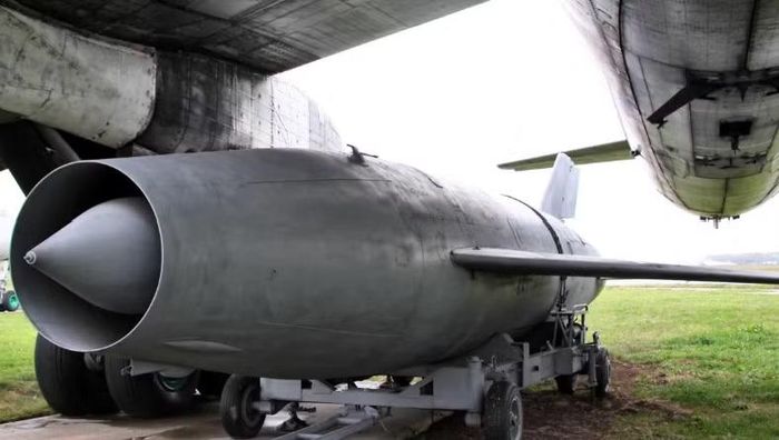 Một bước phát triển quan trọng là máy bay ném bom chiến lược Tu-95K. Đây là phiên bản được cải biến để mang tên lửa hành trình Kh-20. Tên lửa được thiết kế để tấn công các mục tiêu quan trọng ở khoảng cách lớn.