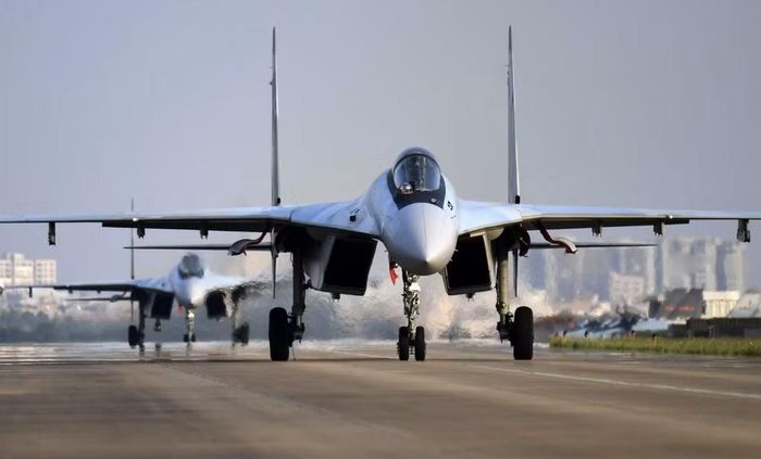 Trong môi trường BVR, vấn đề đầu tiên không phải là máy bay nào cơ động tốt hơn mà là ai phát hiện đối phương trước và ai có thể tạo ra điều kiện thuận lợi để phóng tên lửa.