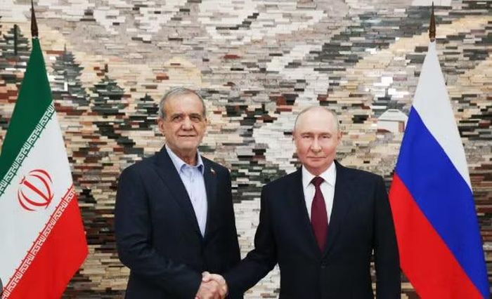 Tuyên bố được đưa ra trước cuộc gặp dự kiến giữa ông Pezeshkian và Tổng thống Nga Vladimir Putin bên lề hội nghị thượng đỉnh Tổ chức Hợp tác Thượng Hải (SCO) tại Kyrgyzstan.