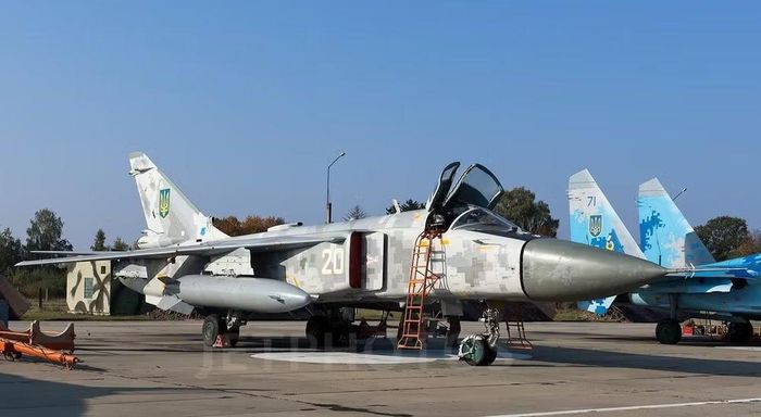 Điểm quan trọng của Su-24 không chỉ nằm ở tốc độ. Máy bay được xây dựng xung quanh khái niệm máy bay tấn công tiền tuyến, có nhiệm vụ tiến vào khu vực tác chiến, tấn công các mục tiêu mặt đất và nhanh chóng rời khỏi khu vực nguy hiểm.