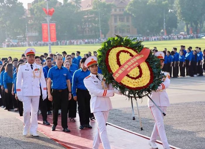 200 đoàn viên thanh niên tiêu biểu Thủ đô dự Lễ Thượng cờ tại Quảng trường Ba Đình