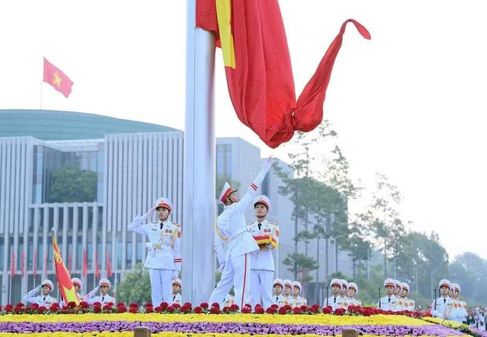 Nghi lễ thiêng liêng diễn ra lúc 06h00