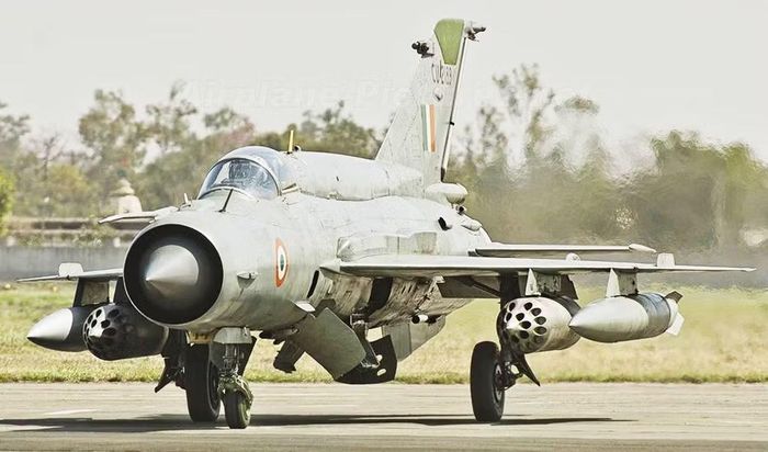 MiG-21 cũng tham gia nhiều cuộc xung đột khác, từ Nam Á đến Trung Đông và châu Phi. Một số chiếc phải đối đầu với những tiêm kích phương Tây hiện đại hơn nhiều thế hệ.
