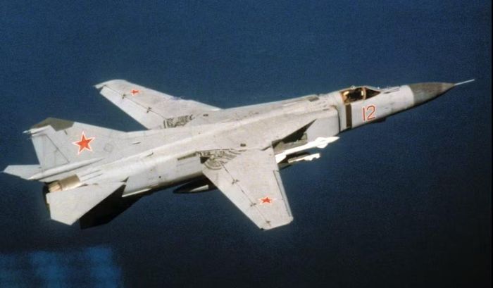 Điều đó cho thấy Liên Xô nhìn thấy giá trị của MiG-23 như một tiêm kích đánh chặn tương đối hiện đại nhưng vẫn có thể triển khai trên quy mô lớn. Nhưng MiG-23 cũng có những thất bại rõ ràng.