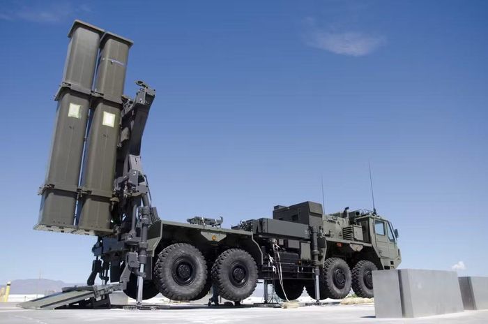 Tổ hợp Type 03 Kai sử dụng tên lửa phòng không dẫn đường với đầu dò radar chủ động. Nó có thể tấn công các mục tiêu trên không ở tầm bắn khoảng 100 - 120 km. Tên lửa này có chiều dài khoảng 4,9 mét và nặng khoảng 454 kg.