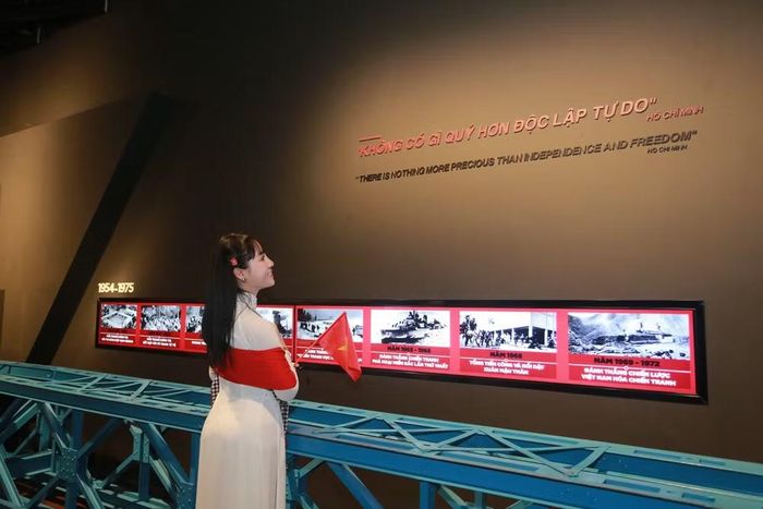 Mỗi góc trưng bày trở thành một phông nền đặc biệt để du khách ghi lại dấu ấn trong ngày lễ trọng đại của đất nước