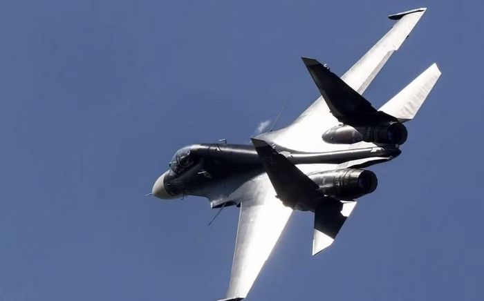 Động cơ cũng góp phần tạo nên đặc tính riêng của Su-30SM. Máy bay sử dụng 2 động cơ AL-31FP, phiên bản phát triển từ dòng AL-31F và được trang bị vòi phun vector lực đẩy.