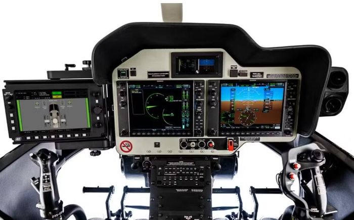 Trong khi đó, Bell 412EPX đảm nhận nhóm nhiệm vụ nặng hơn. Trực thăng có trọng lượng tổng tối đa bên trong 5.535 kg, lớn hơn 3.154 kg so với 407M. Tải trọng hữu ích bên trong đạt khoảng 2.443 kg. Máy bay có thể chở 1 phi công và 14 hành khách.