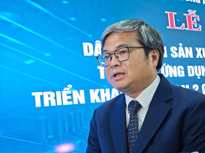 Phó Chủ tịch UBND TP Hà Nội Trương Việt Dũng trao đổi với báo chí bên lề sự kiện