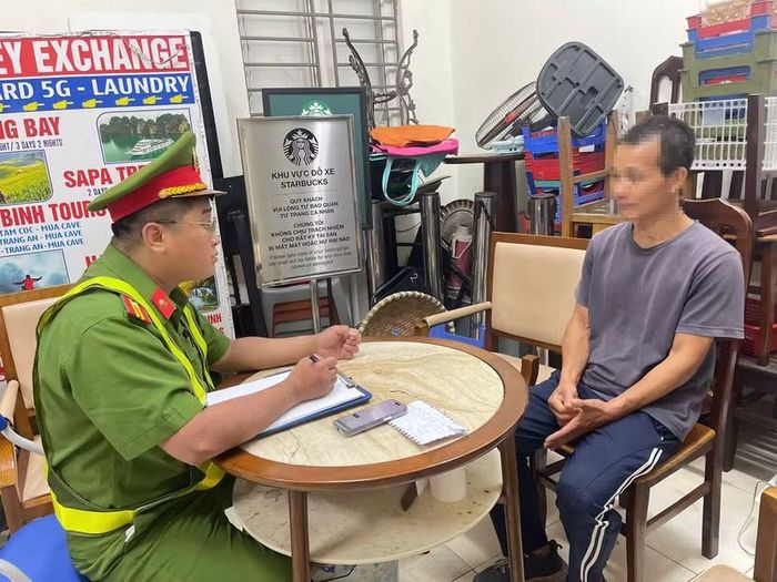 Hai trường hợp trông xe tự phát tại số 98 Hàng Trống và 44 Lê Thái Tổ bị Công an phường Hoàn Kiếm phát hiện, xử lý