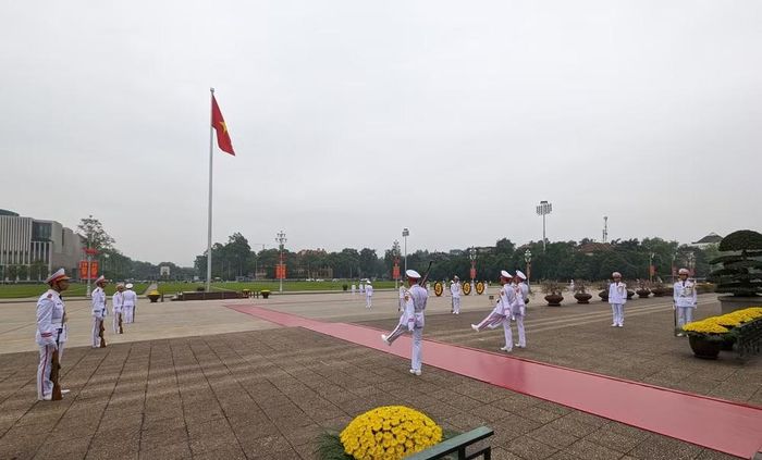 Mọi sự khổ luyện đều nhằm mục đích cao cả: bảo đảm nghi lễ thượng cờ và hạ cờ thiêng liêng tại Quảng trường Ba Đình được thực hiện chính xác, trang nghiêm. Kể từ ngày 19/5/2001 đến nay, đội hình 34 chiến sĩ (tượng trưng cho 34 chiến sĩ của Đội Việt Nam Tuyên truyền Giải phóng quân) vẫn đều đặn thực hiện nhiệm vụ thiêng liêng này, với những bước chân kiêu hãnh không bao giờ sai một nhịp.