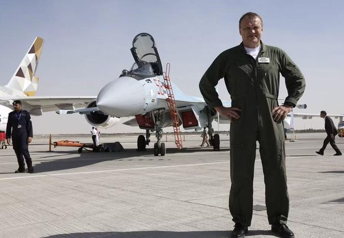 Vì vậy, lý do Nga tiếp tục phát triển Su-27 nằm ở chính tiềm năng của nền tảng ban đầu. Một thiết kế lớn, có tầm hoạt động và tải trọng tốt có thể tiếp tục được nâng cấp khi động cơ, radar, điện tử và vũ khí thay đổi.