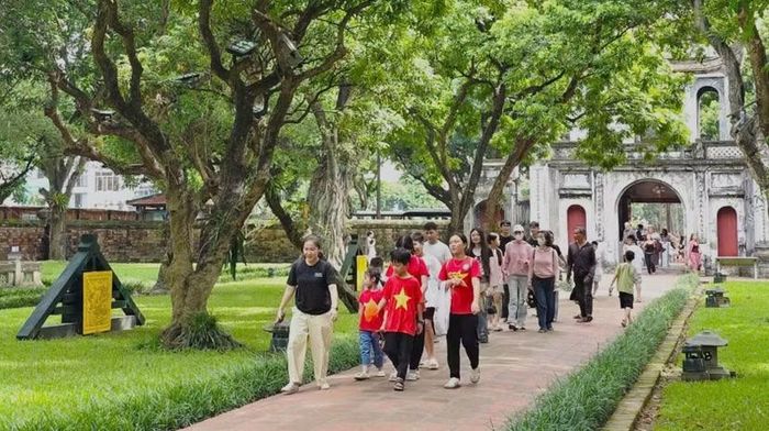 Văn Miếu - Quốc Tử Giám đông khách trong dịp Quốc khánh 2-9