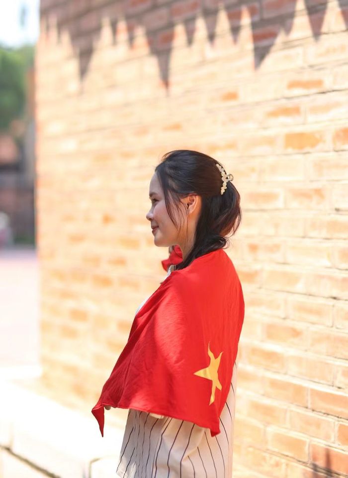 Không khó để bắt gặp hình ảnh cờ đỏ sao vàng