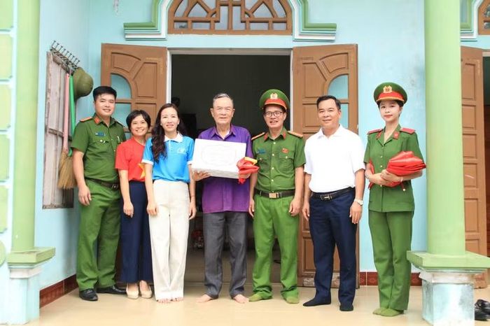 Sự chung tay của nhiều lực lượng đã tạo nên một hoạt động giàu ý nghĩa, thể hiện tinh thần đoàn kết, tương thân tương ái và trách nhiệm xã hội đối với cộng đồng nơi biên cương, hải đảo.