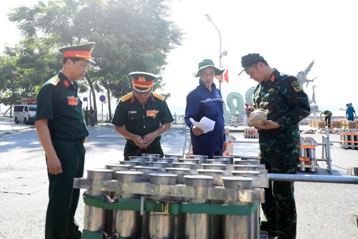 Trận địa pháo hoa hoàn tất những công đoạn cuối cùng