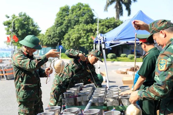 Không khí khẩn trương tại trận địa pháo hoa Hồ Tây