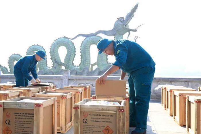 Công tác vận chuyển pháo hoa được thực hiện khẩn trương