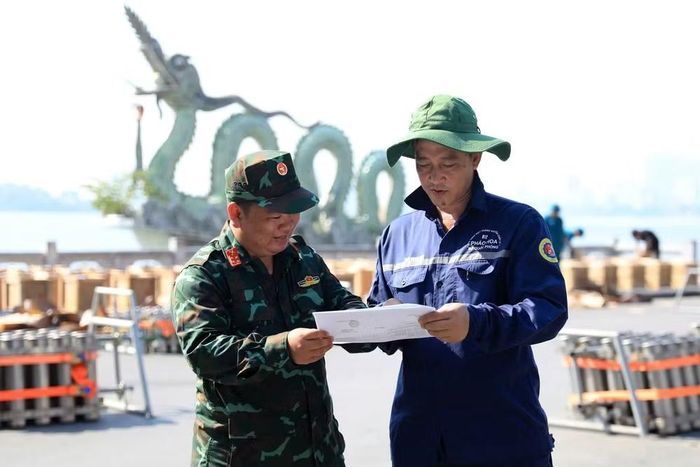 Trận địa ven Hồ Tây dần hoàn thiện, sẵn sàng phục vụ người dân Thủ đô trong đêm Quốc khánh