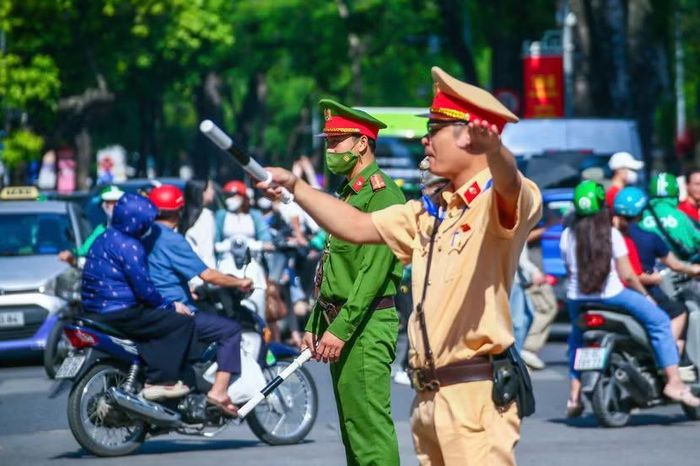 Không nghỉ lễ, không ngơi nhiệm vụ, cán bộ, chiến sĩ Công an thành phố Hà Nội đã thầm lặng hy sinh để nhân dân đón một kỳ nghỉ trọn vẹn bình yên...