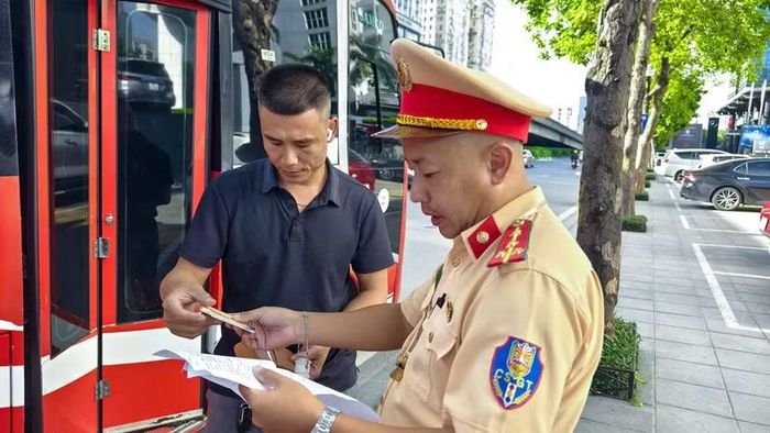 Tăng cường kiểm tra, xử lý vi phạm trong vận tải hành khách