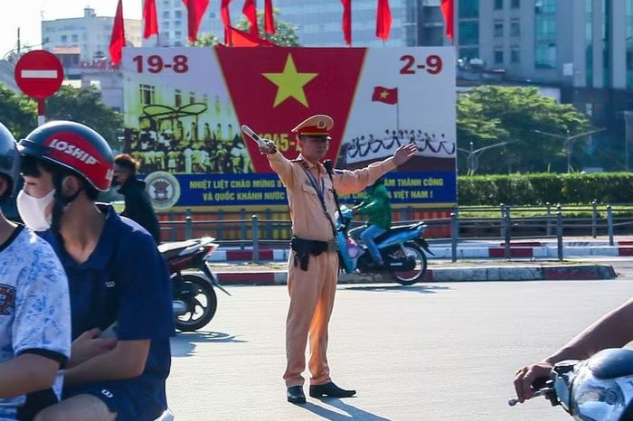 Trong kỳ nghỉ lễ 2-9, cùng với nhiều đơn vị CATP Hà Nội, CSGT đã ứng trực 100% quân số đảm bảo phục vụ người dân tốt nhất