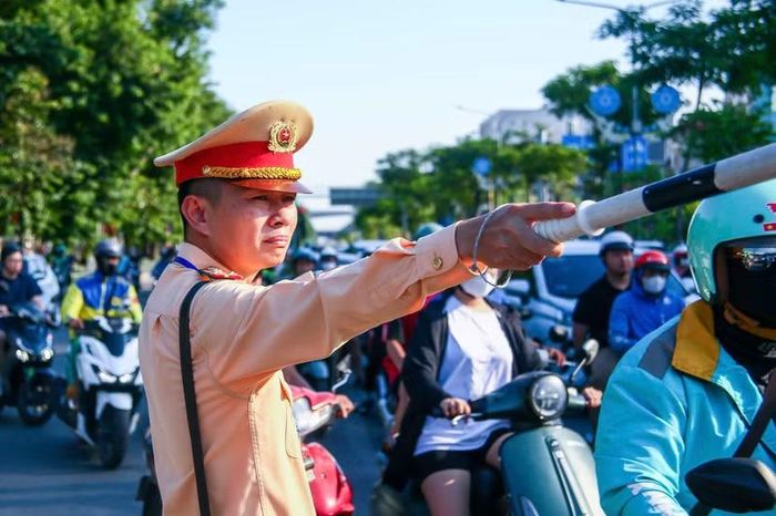 Mật độ phương tiện ở trục cửa ngõ phía Nam Thủ đô là rất lớn..m