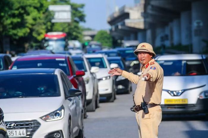 Giao thông duy trì ổn định trên các tuyến phố