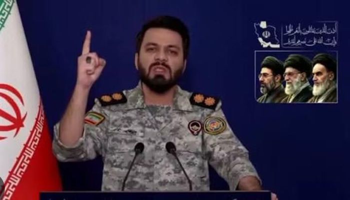 Theo ông Zolfaghari, lực lượng Iran sử dụng tên lửa và máy bay không người lái (UAV) để tập kích. Đây là động thái đáp trả các cuộc tấn công trước đó của Mỹ nhằm vào những cơ sở quân sự và dân sự tại miền nam Iran.