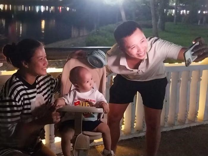 Sự hào hứng thể hiện rõ trên gương mặt mỗi người.