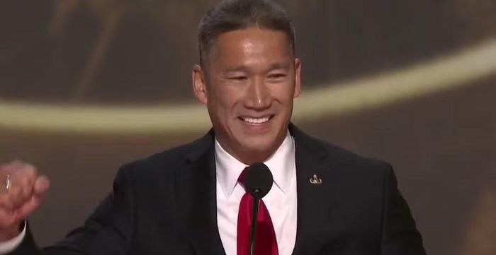 Tổng thống Mỹ Donald Trump ngày 1/9 đề cử ông Hùng Cao làm Bộ trưởng Hải quân Mỹ chính thức. Ông Hùng Cao đã giữ chức quyền Bộ trưởng trong khoảng 4 tháng qua.
