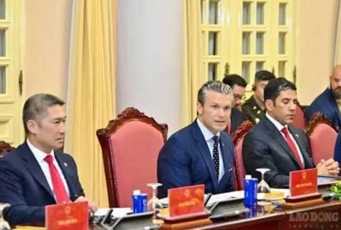 “Thật là một vinh dự lớn lao trong đời khi được lãnh đạo những chiến binh xuất sắc thuộc lực lượng Hải quân và Thủy quân Lục chiến”, ông Hùng Cao nói.