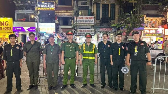 Trong niềm hân hoan của người dân có sự hy sinh ầm thầm của cán bộ chiến sĩ Công an Thủ đô