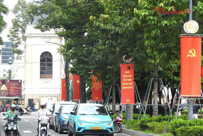 Một đoạn đường trước khu vực Nhà hát lớn thành phố (phường sài Gòn). Ảnh: Đ.Xá.