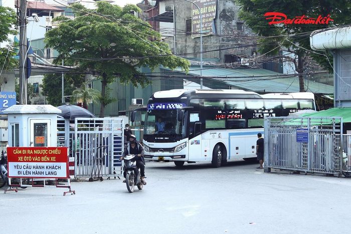 Không ít người lựa chọn trở lại Hà Nội từ đầu giờ chiều thay vì chờ đến tối, nhằm tránh cảnh đông đúc vào giờ cao điểm và có thêm thời gian nghỉ ngơi trước khi trở lại công việc.